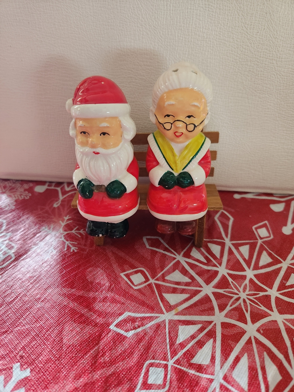 Vintage Ceramic Lefton Santa and Mrs Claus Salt and Pepper Shakers